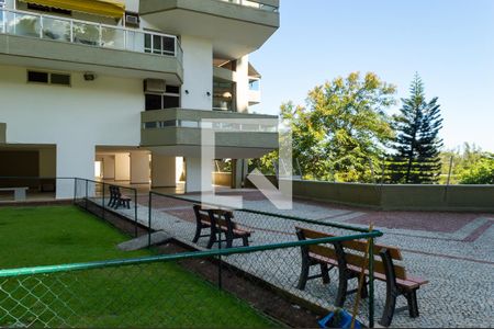 Apartamento à venda com 250m², 4 quartos e 2 vagas Apartamento à venda com 250m², 4 quartos e 2 vagasÁrea comum