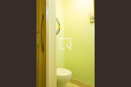 Apartamento à venda com 250m², 4 quartos e 2 vagas Apartamento à venda com 250m², 4 quartos e 2 vagasLavabo