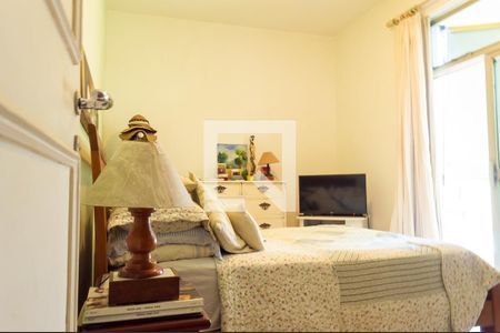 Apartamento à venda com 250m², 4 quartos e 2 vagas Apartamento à venda com 250m², 4 quartos e 2 vagasQuarto 1 suite