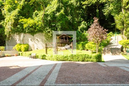 Apartamento à venda com 250m², 4 quartos e 2 vagas Apartamento à venda com 250m², 4 quartos e 2 vagasÁrea Comum - Playground