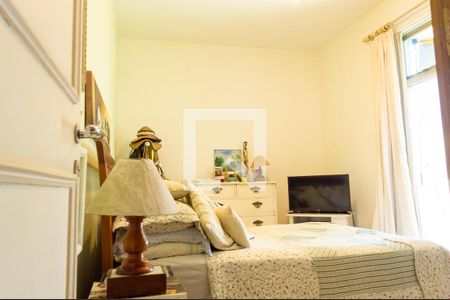 Apartamento à venda com 250m², 4 quartos e 2 vagas Apartamento à venda com 250m², 4 quartos e 2 vagasquarto 1 suite