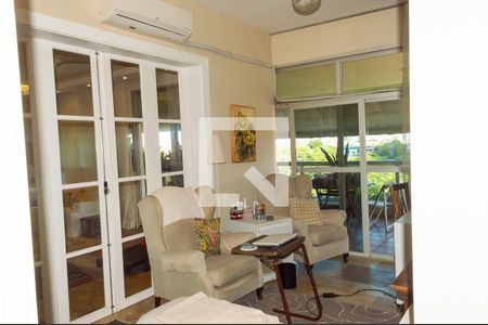 Apartamento à venda com 250m², 4 quartos e 2 vagas Apartamento à venda com 250m², 4 quartos e 2 vagasQuarto 2