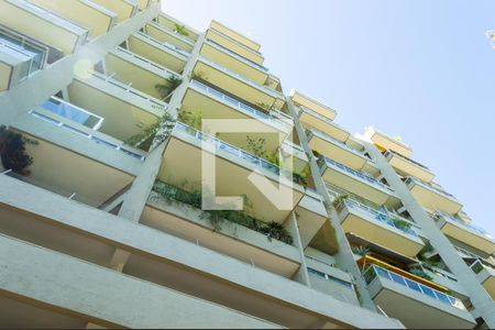 Apartamento à venda com 250m², 4 quartos e 2 vagas Apartamento à venda com 250m², 4 quartos e 2 vagasFachada