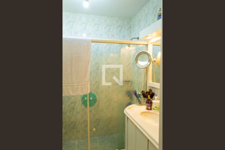 Apartamento à venda com 250m², 4 quartos e 2 vagas Apartamento à venda com 250m², 4 quartos e 2 vagasBanheiro da Suíte 1