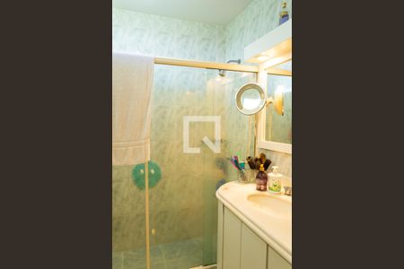 Apartamento à venda com 250m², 4 quartos e 2 vagas Apartamento à venda com 250m², 4 quartos e 2 vagasBanheiro da Suíte 1