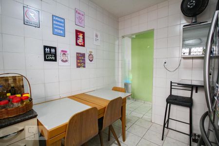 Apartamento para alugar com 71m², 2 quartos e sem vagacozinha