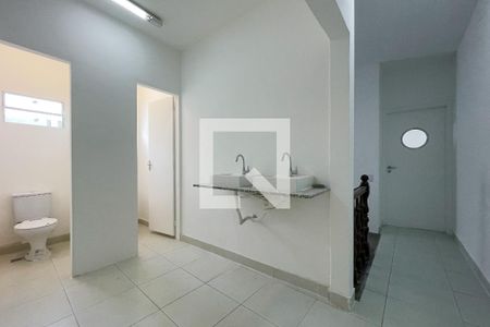 Casa para alugar com 400m², 5 quartos e 2 vagasCorredor - lavabos 