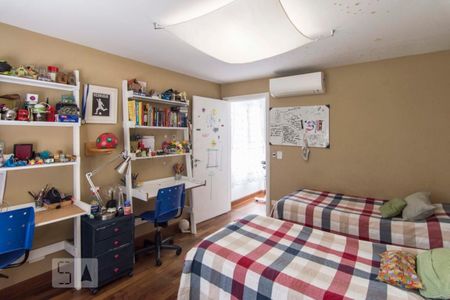 Casa à venda com 431m², 4 quartos e 5 vagasQuarto