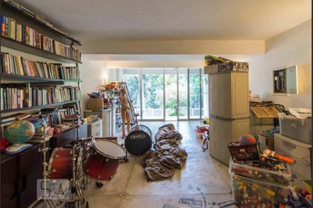 Casa à venda com 431m², 4 quartos e 5 vagasQuarto