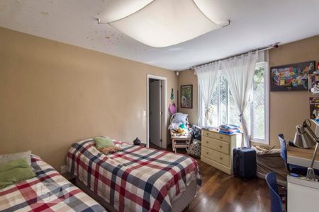 Casa à venda com 431m², 4 quartos e 5 vagasQuarto