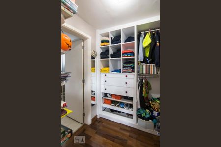 Casa à venda com 431m², 4 quartos e 5 vagasQuarto