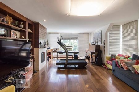 Casa à venda com 431m², 4 quartos e 5 vagasSala