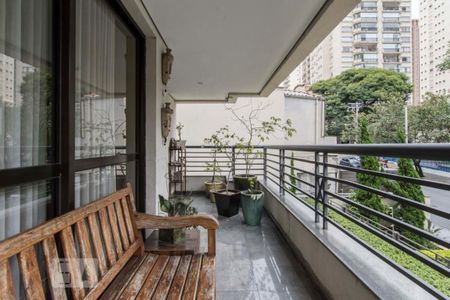 Apartamento à venda com 169m², 4 quartos e 3 vagas Apartamento à venda com 169m², 4 quartos e 3 vagasVaranda