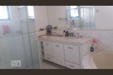 Apartamento para alugar com 216m², 4 quartos e 3 vagasBanheiro
