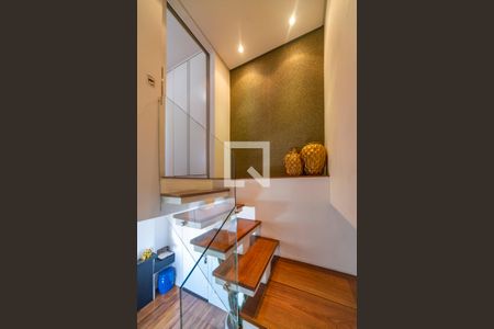 Apartamento à venda com 92m², 2 quartos e 3 vagasEscada