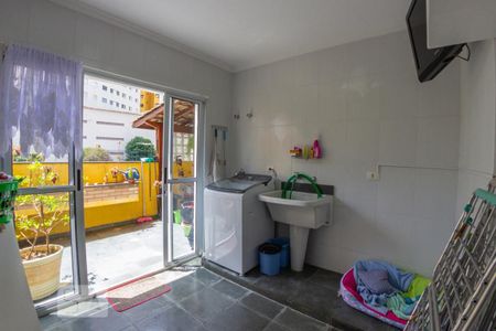 Casa à venda com 395m², 4 quartos e 3 vagasLavanderia