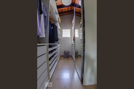 Casa à venda com 395m², 4 quartos e 3 vagasCloset Quarto 1