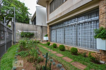 Casa à venda com 454m², 3 quartos e 5 vagas Casa à venda com 454m², 3 quartos e 5 vagasÁrea Externa