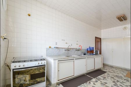 Casa à venda com 454m², 3 quartos e 5 vagas Casa à venda com 454m², 3 quartos e 5 vagasCozinha