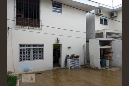 Casa à venda com 250m², 3 quartos e 3 vagas Casa à venda com 250m², 3 quartos e 3 vagasÁrea Externa