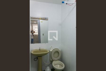 Banheiro de casa para alugar com 1 quarto, 27m² em Jardim Nosso Lar, São Paulo