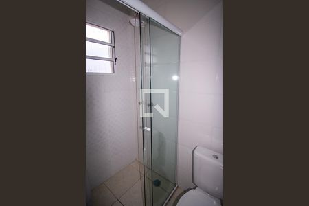Banheiro de kitnet/studio para alugar com 1 quarto, 30m² em Vila Santa Clara, São Paulo