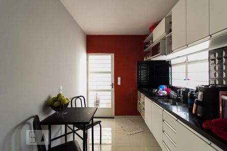 Casa para alugar com 116m², 3 quartos e 2 vagasCozinha