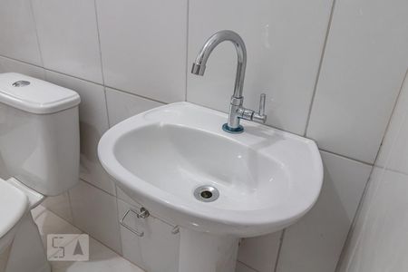 Detalhe do Banheiro de casa para alugar com 1 quarto, 43m² em Nova Aldeinha, Barueri
