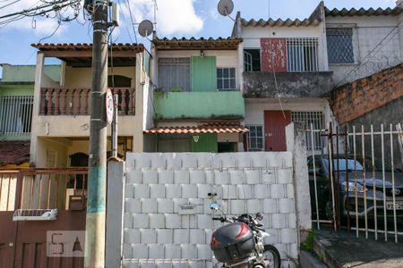 Casa à venda com 75m², 2 quartos e 1 vaga Casa à venda com 75m², 2 quartos e 1 vagaFachada