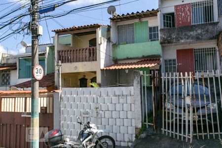 Casa à venda com 75m², 2 quartos e 1 vaga Casa à venda com 75m², 2 quartos e 1 vagaFachada