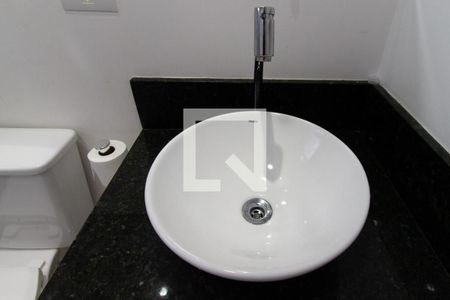 Apartamento para alugar com 61m², 2 quartos e 1 vagaDetalhe do banheiro