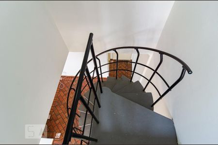 Apartamento à venda com 125m², 3 quartos e 2 vagas Apartamento à venda com 125m², 3 quartos e 2 vagasEscadas