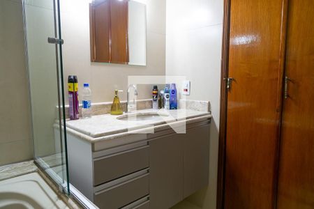 Casa à venda com 175m², 3 quartos e 3 vagasBanheiro da suíte 