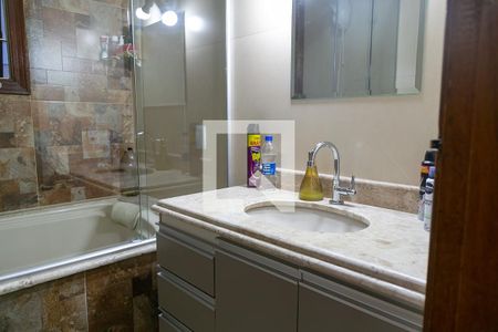 Casa à venda com 175m², 3 quartos e 3 vagasBanheiro da suíte 