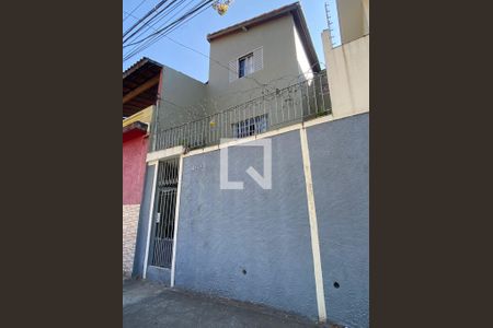 Casa à venda com 198m², 3 quartos e 3 vagasFachada Lateral