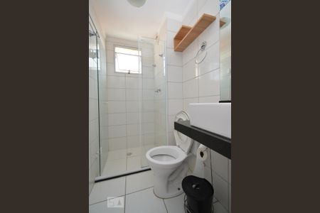 Banheiro de apartamento para alugar com 2 quartos, 56m² em Vila Galvão, Guarulhos