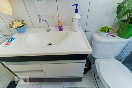 Casa à venda com 150m², 3 quartos e 2 vagas Casa à venda com 150m², 3 quartos e 2 vagasDetalhe banheiro