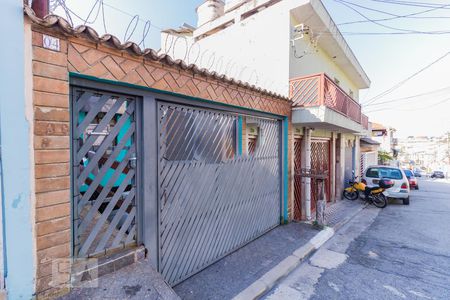 Casa à venda com 150m², 3 quartos e 2 vagas Casa à venda com 150m², 3 quartos e 2 vagasFachada