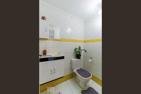 Casa à venda com 150m², 3 quartos e 2 vagas Casa à venda com 150m², 3 quartos e 2 vagasBanheiro de Serviço