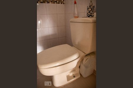 Casa para alugar com 278m², 3 quartos e 4 vagasBanheiro de Serviço