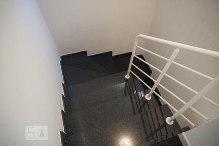 Escada de casa para alugar com 3 quartos, 140m² em Vila Frugoli, São Paulo