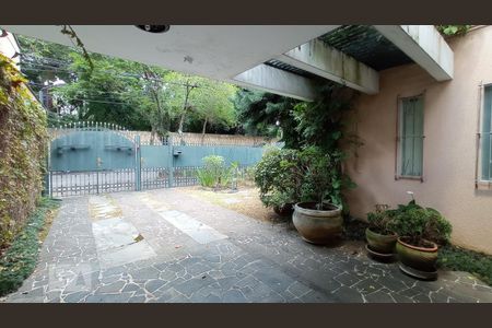 Garagem de casa à venda com 3 quartos, 400m² em Planalto Paulista, São Paulo
