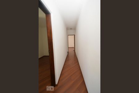 Casa à venda com 298m², 3 quartos e 4 vagasCorredor