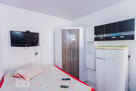 Kitnet de casa para alugar com 1 quarto, 20m² em Vila Zat, São Paulo
