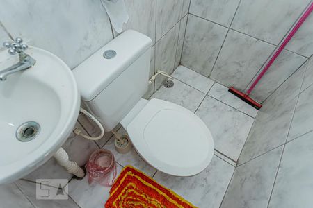 Banheiro de casa para alugar com 1 quarto, 20m² em Vila Zat, São Paulo