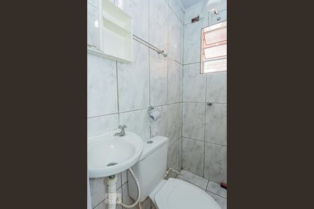 Banheiro de casa para alugar com 1 quarto, 20m² em Vila Zat, São Paulo