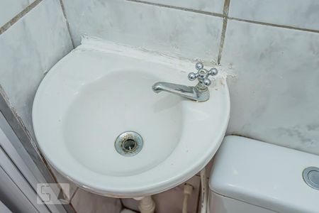 Banheiro de casa para alugar com 1 quarto, 20m² em Vila Zat, São Paulo