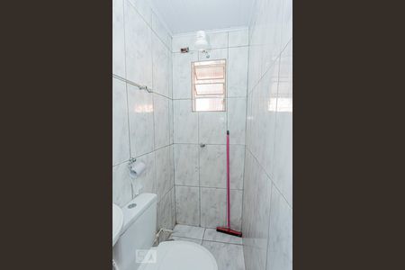 Banheiro de casa para alugar com 1 quarto, 20m² em Vila Zat, São Paulo
