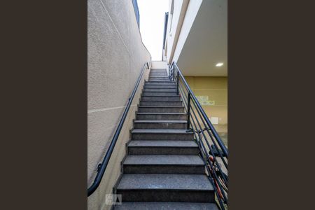 Casa de condomínio para alugar com 38m², 1 quarto e sem vagaÁrea Comum - Escada Entrada