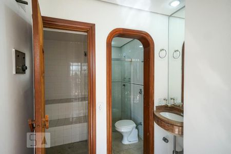 Casa de condomínio à venda com 520m², 4 quartos e 7 vagasBanheiro e sauna